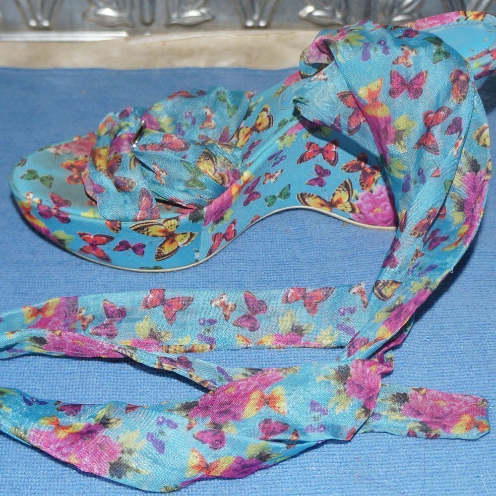 Womens Size 8.5 BCBgirls Blue Butterfly Wedges Tie on Straps - Picture 3 of 5